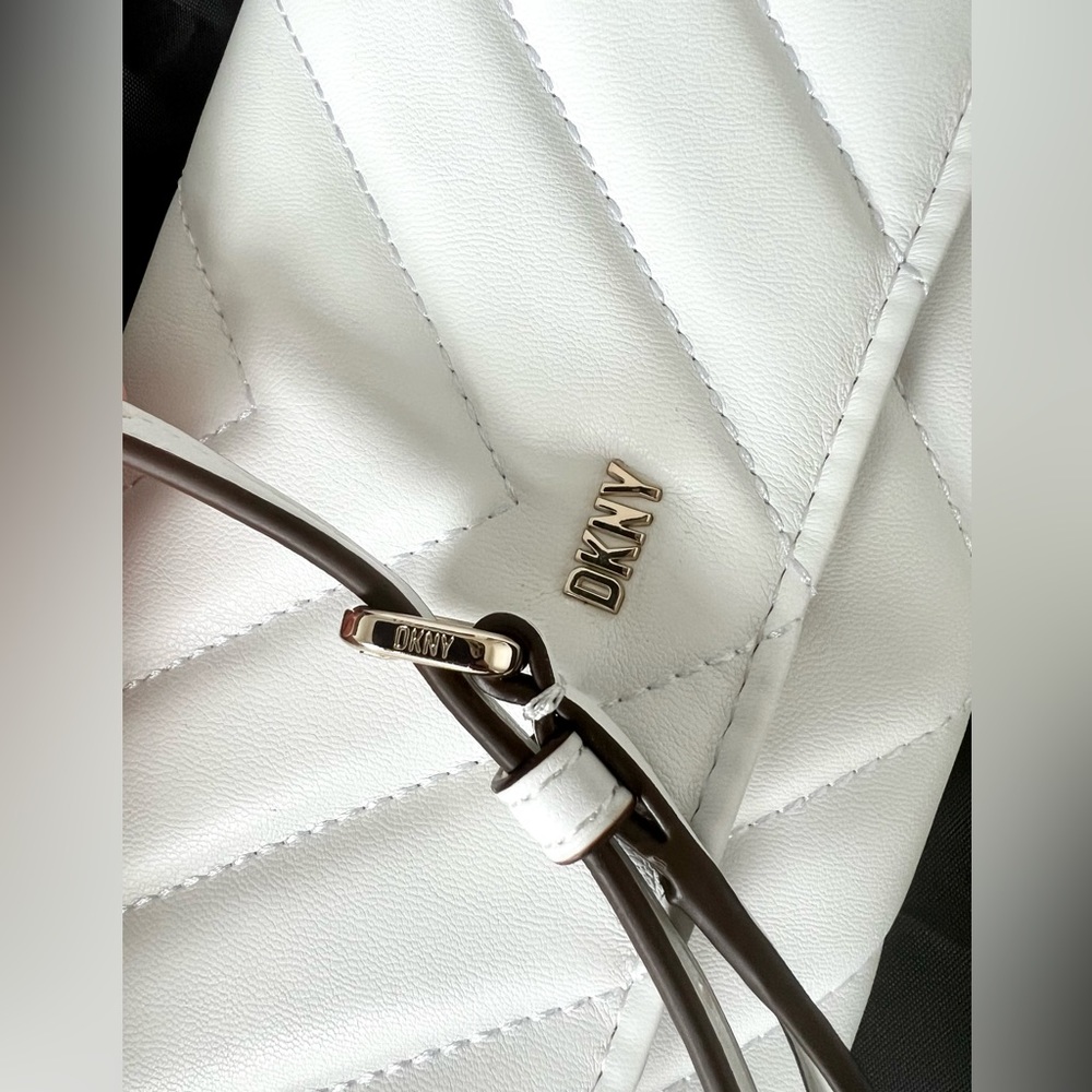 NWT DKNY CROSS BAG - Picture 3 of 5
